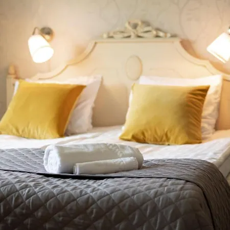 Ik & Отель Кеуруу